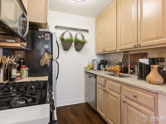 3rd image of 1781 1st Ave #6F