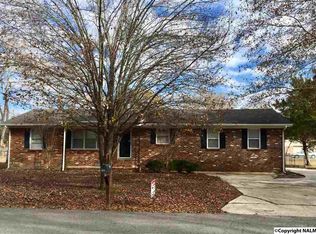 802 Elizabeth Pl SW, Hartselle, AL 35640