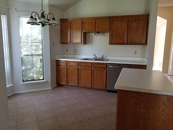 4th image of 617 Red Cloud Dr
