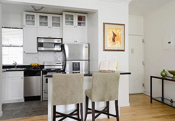 2nd image of 220 W 111th St APT 4A
