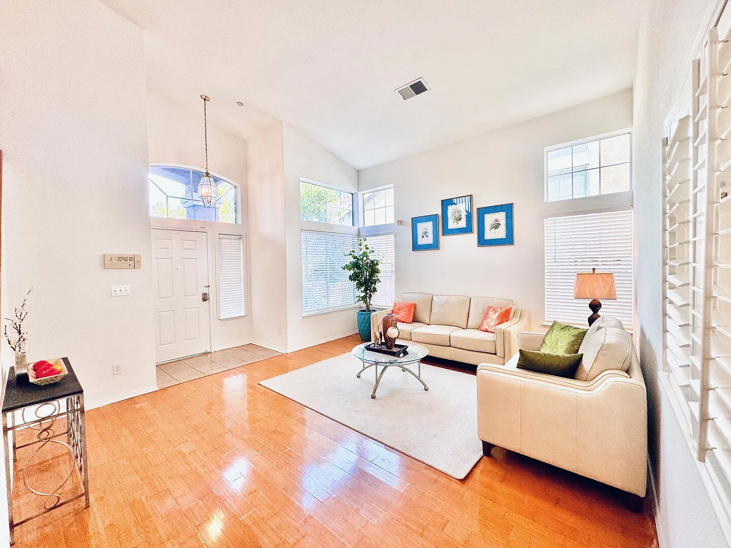 Spacious 4Bed/3Bath Union City Home Convenient Central Location — Photo 2