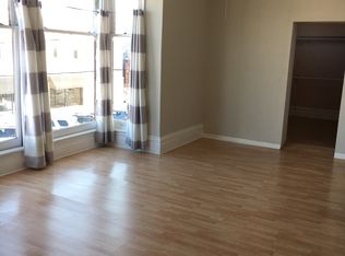 112 1/2 W 3rd St, Cedar Falls, IA 50613