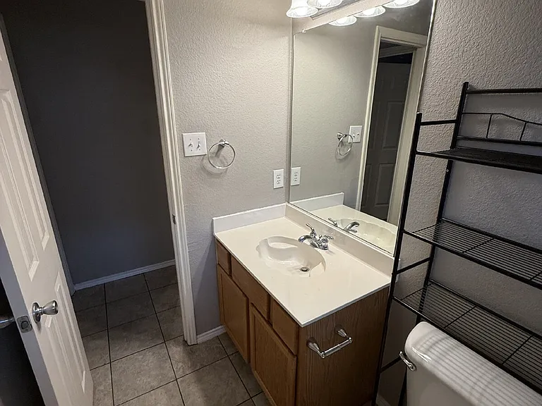 6105 Comfort Dr — Photo 26