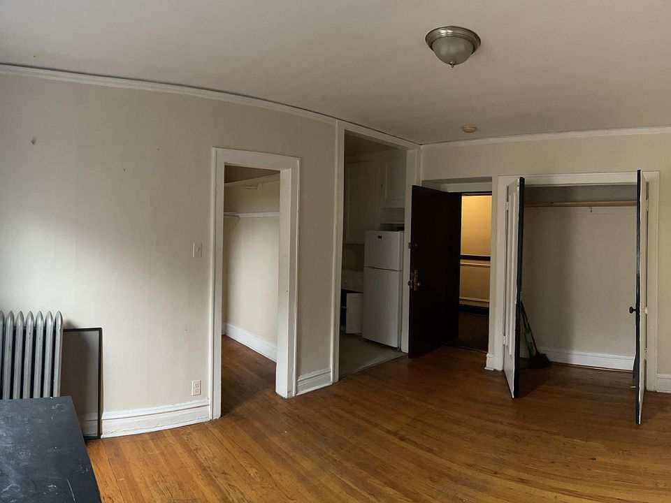 1st image of 3121 N Hamlin Ave APT 3N