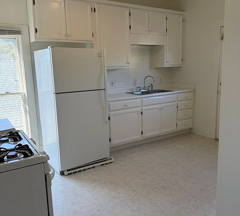 4th image of 796 Jackson St #B