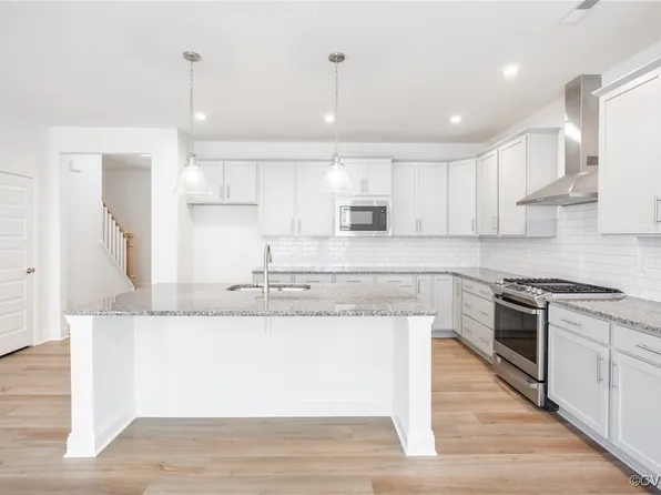 18716 Palisades Cove Trl, Moseley, VA 23120