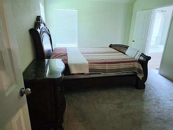 4th image of 1005 Salt Creek Trl