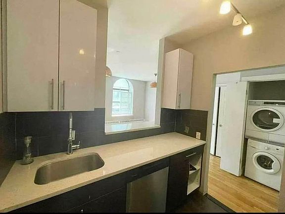 5th image of 21 W 131st St APT 1F