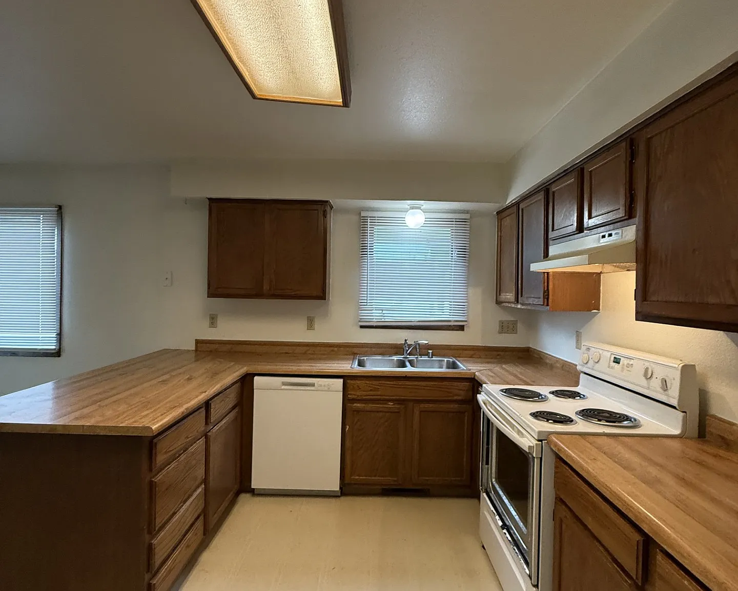2 bed, 742 sqft, $1,550 — Photo 1