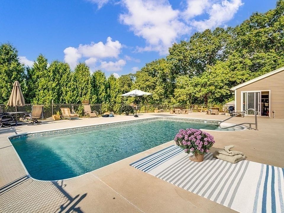 416 Silver St, Agawam, MA 01001 Zillow