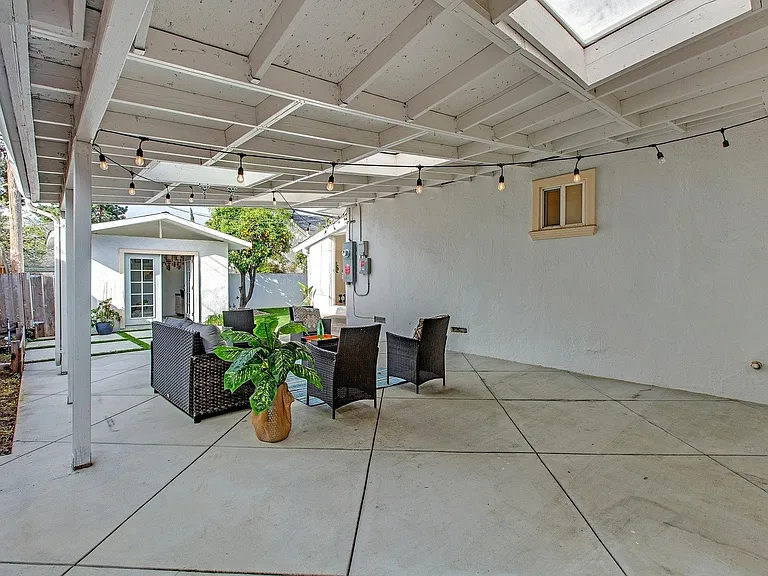 809 Gridley St — Photo 19