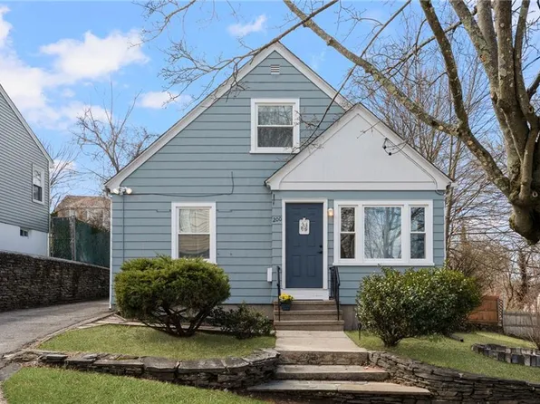 200 Bracken St, Cranston, RI 02920