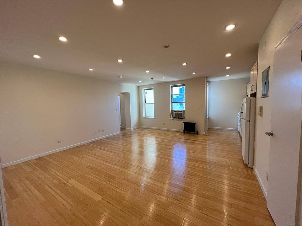 1st image of 247 Wadsworth Ave APT 6V