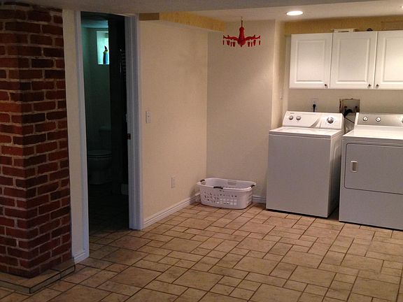 large laundry room/mud room and nice work area