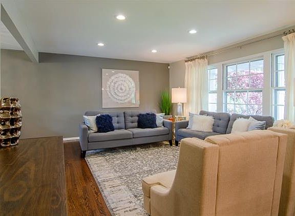 3rd image of 52 Colonial Woods Dr