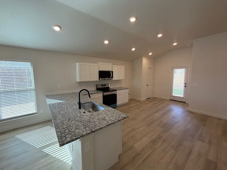 1209 Cottonwood Ave — Photo 3