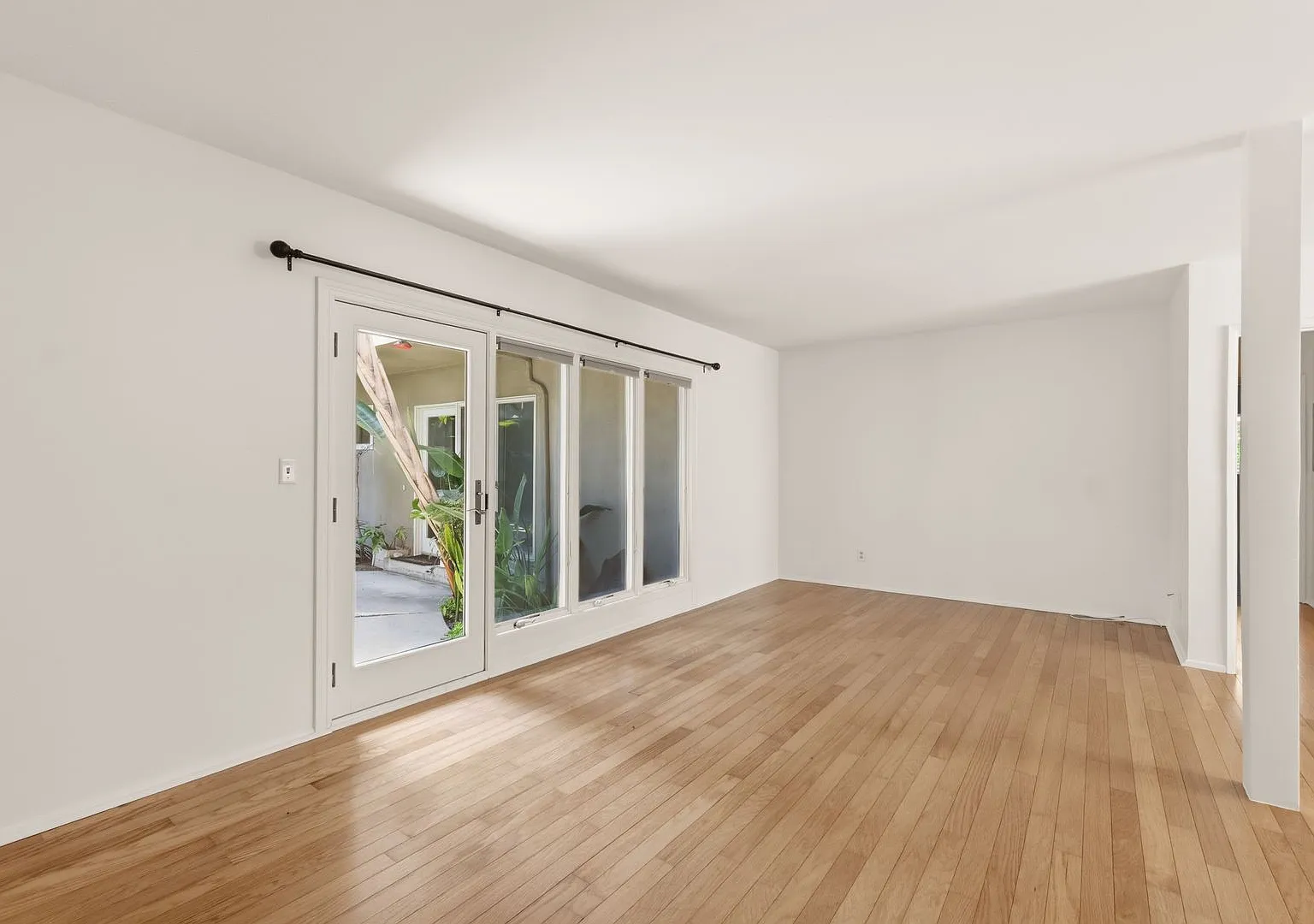 176 McKnight Dr. | Palms Apartments — Photo 2