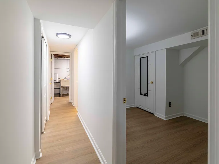 321 W 12th Ave — Photo 12