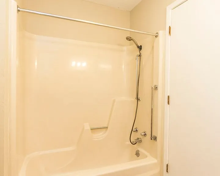 Perry Park Apartments — Photo 10