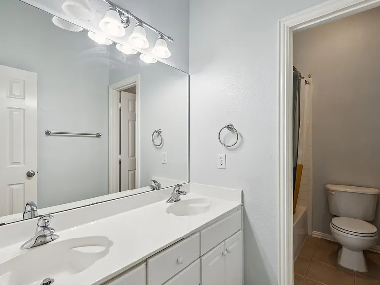 8447 Firewheel Ln — Photo 22