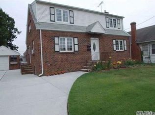 1058 N 7th St, New Hyde Park, NY 11040