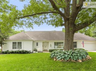 6904 W 100th St, Overland Park, KS 66212