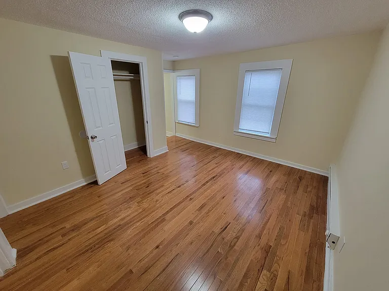 842 Congress Ave — Photo 12