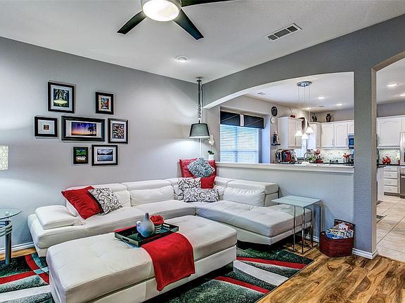 5th image of 3829 Summersville Ln