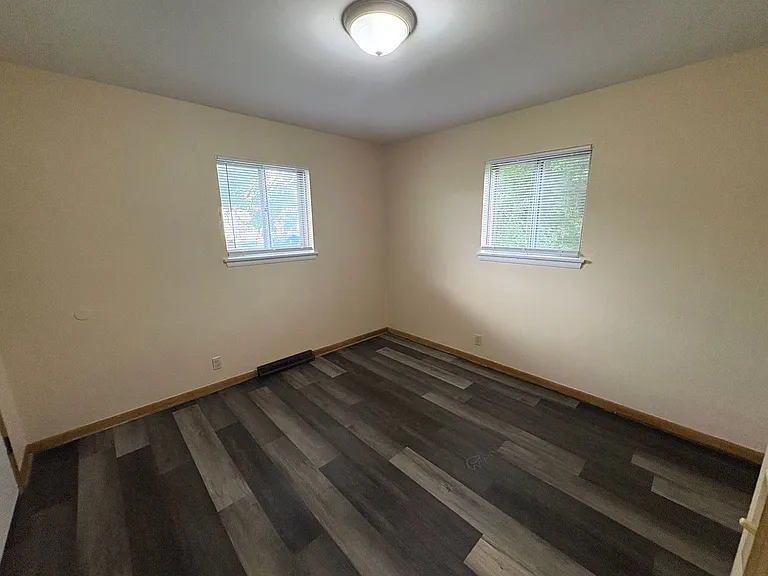 2426 N Delaware Ave — Photo 8
