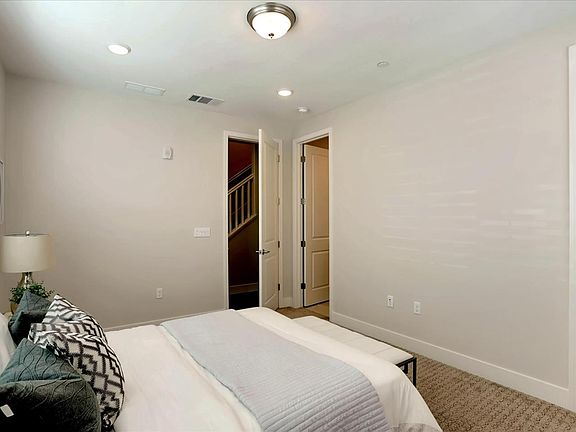 5th image of 846 Cotati Ter Unit 1