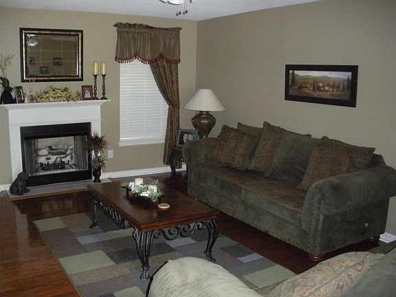 3rd image of 288 Benwood Trl NE