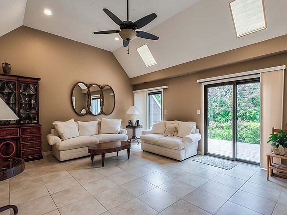 3rd image of 69 Southgate Cir
