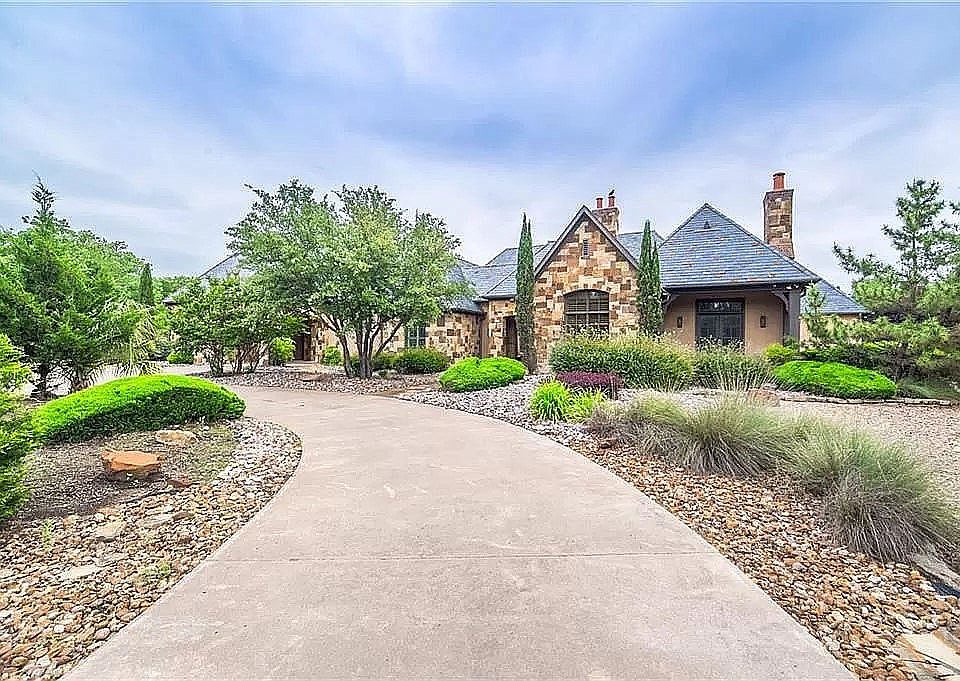 1st image of 720 Estates Dr