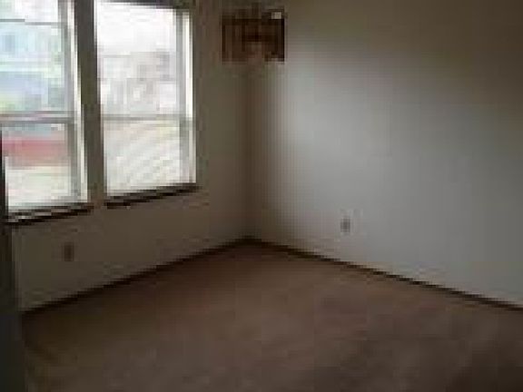5th image of 5011 38th St NE