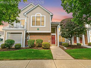 4341 Berkshire Dr #110, Sterling Heights, MI 48314