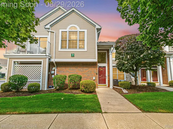 4341 Berkshire Dr #110, Sterling Heights, MI 48314