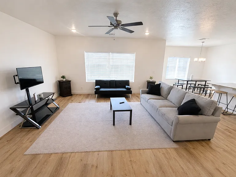 539 S Stewart Creek Cv — Photo 3