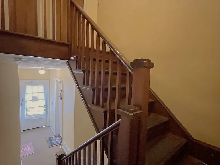 110-112 Elm Street Foyer