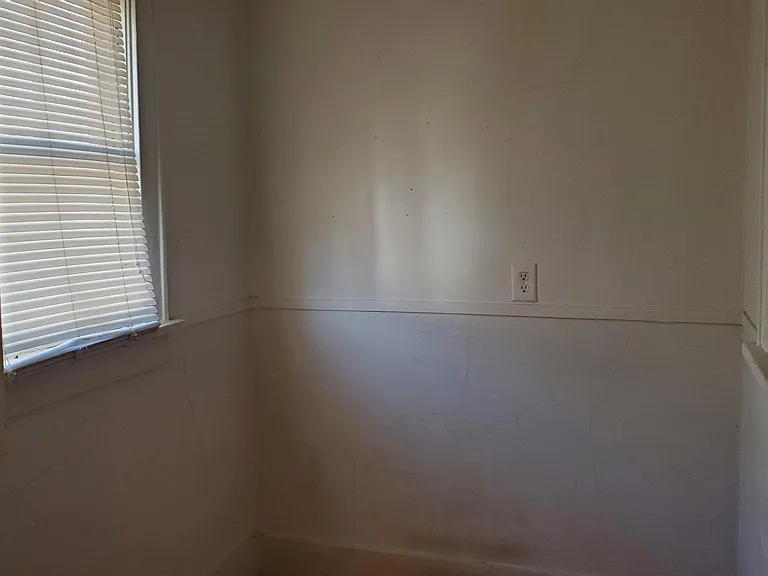1009 N Grand Ave — Photo 9