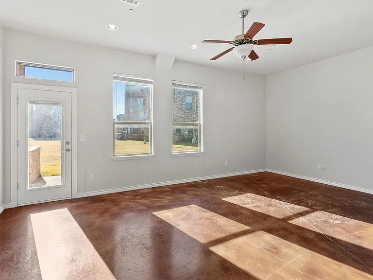 475 S Fretz Ave — Photo 10