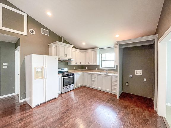 4th image of 390 Hampshire St #B