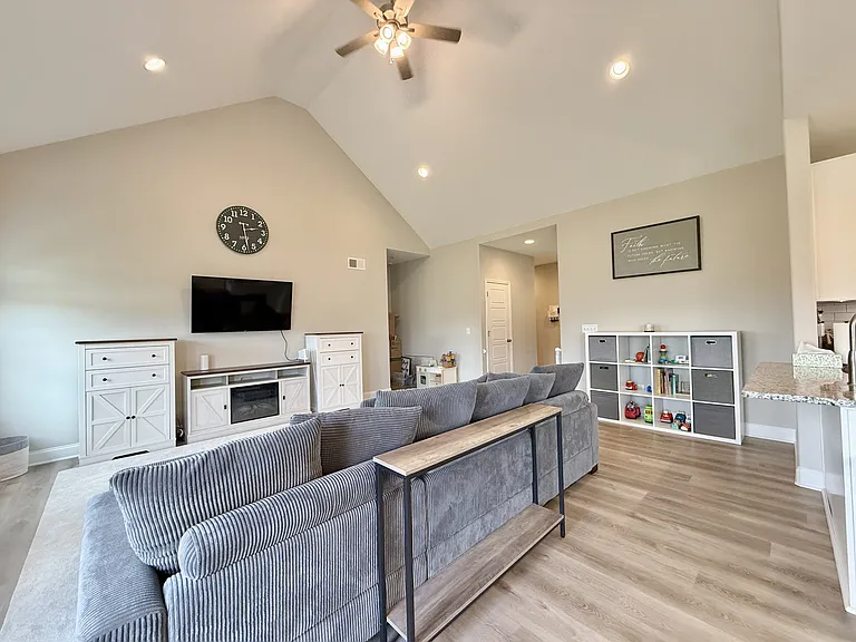 1107 Andover Dr — Photo 14