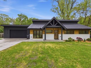 130 McKinley Dr, Troy, MI 48098