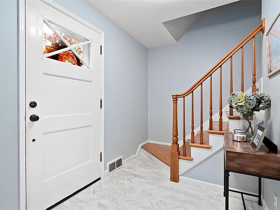 2nd image of 2342 Parkridge Ave