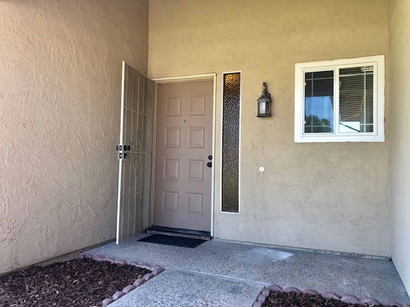 Nice 4 bedroom, 2 bathroom home in Citrus Heights — Photo 3