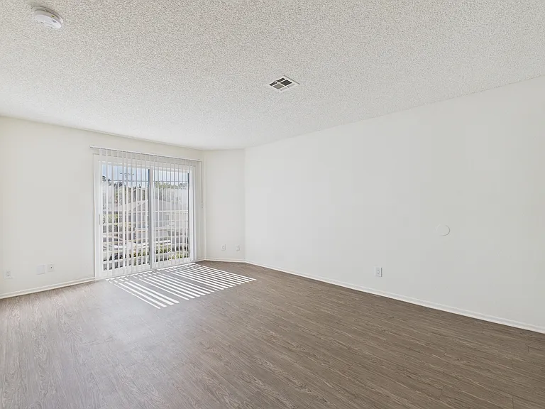 11325 Morrison St — Photo 19