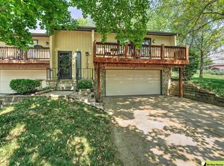 1709 N 93rd Ct, Omaha, NE 68114