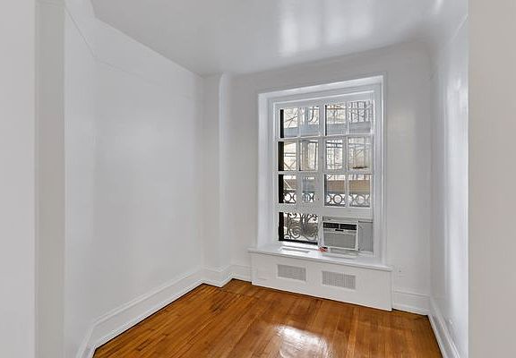 2nd image of 2109 Broadway APT 960