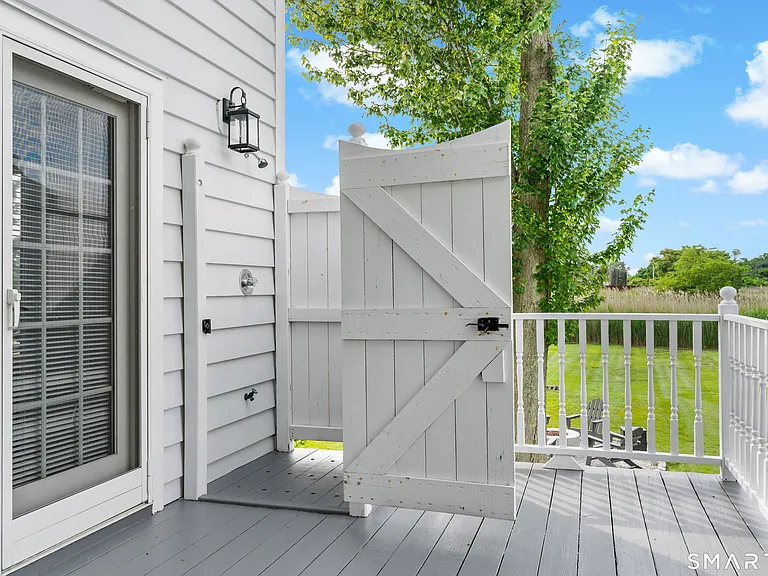 1016 Fairfield Beach Rd — Photo 3