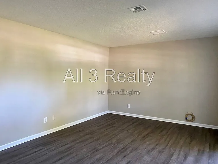 306 Oakwild Dr — Photo 4